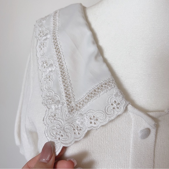 Beautiful Cute V-shaped lace neckline knitted top. Thin fabric, good for summer. - Picture 4 of 11